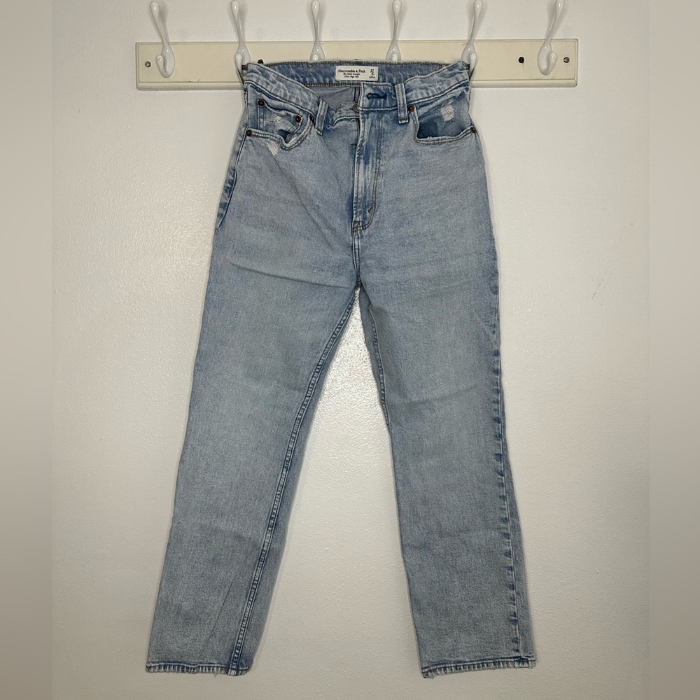 Abercrombie and Fitch “The Ankle Straight Ultra High Rise” size 4 regular